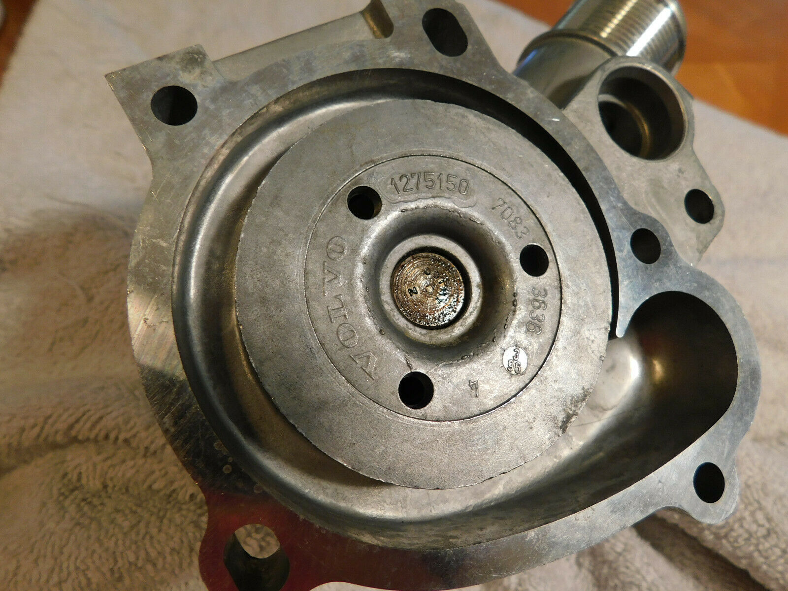 VOLVO PENTA 3547559 Water Pump BRAND NEW Genuine OE VOLVO VERY FAST SHIPPING!!! - Fresh Stock Dated October 2025