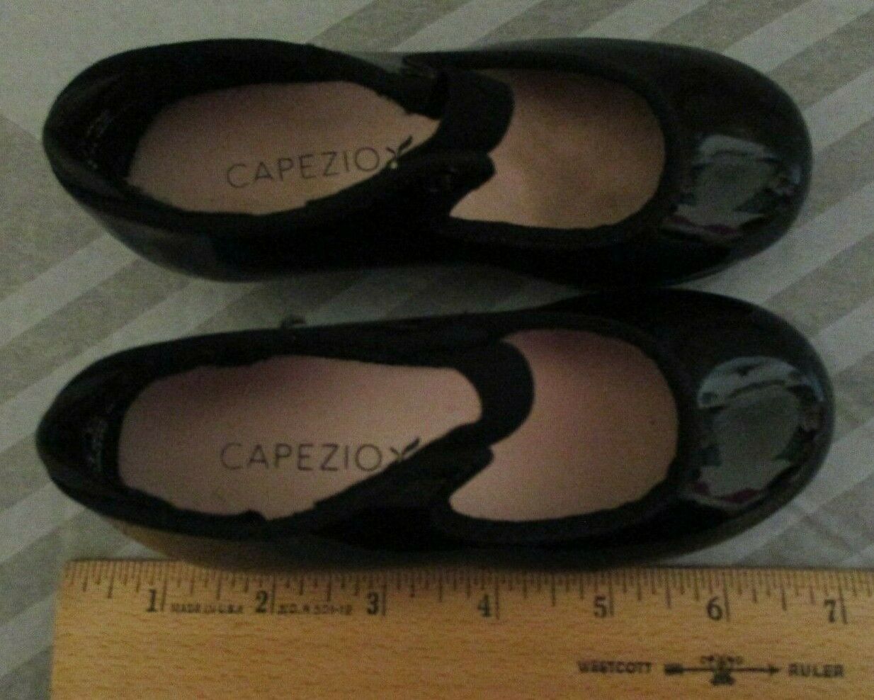 Capezio Black Faux Patent TELE TONE Mary Jane Shoes Girls Size 7.5 M - Fresh Stock Dated October 2025