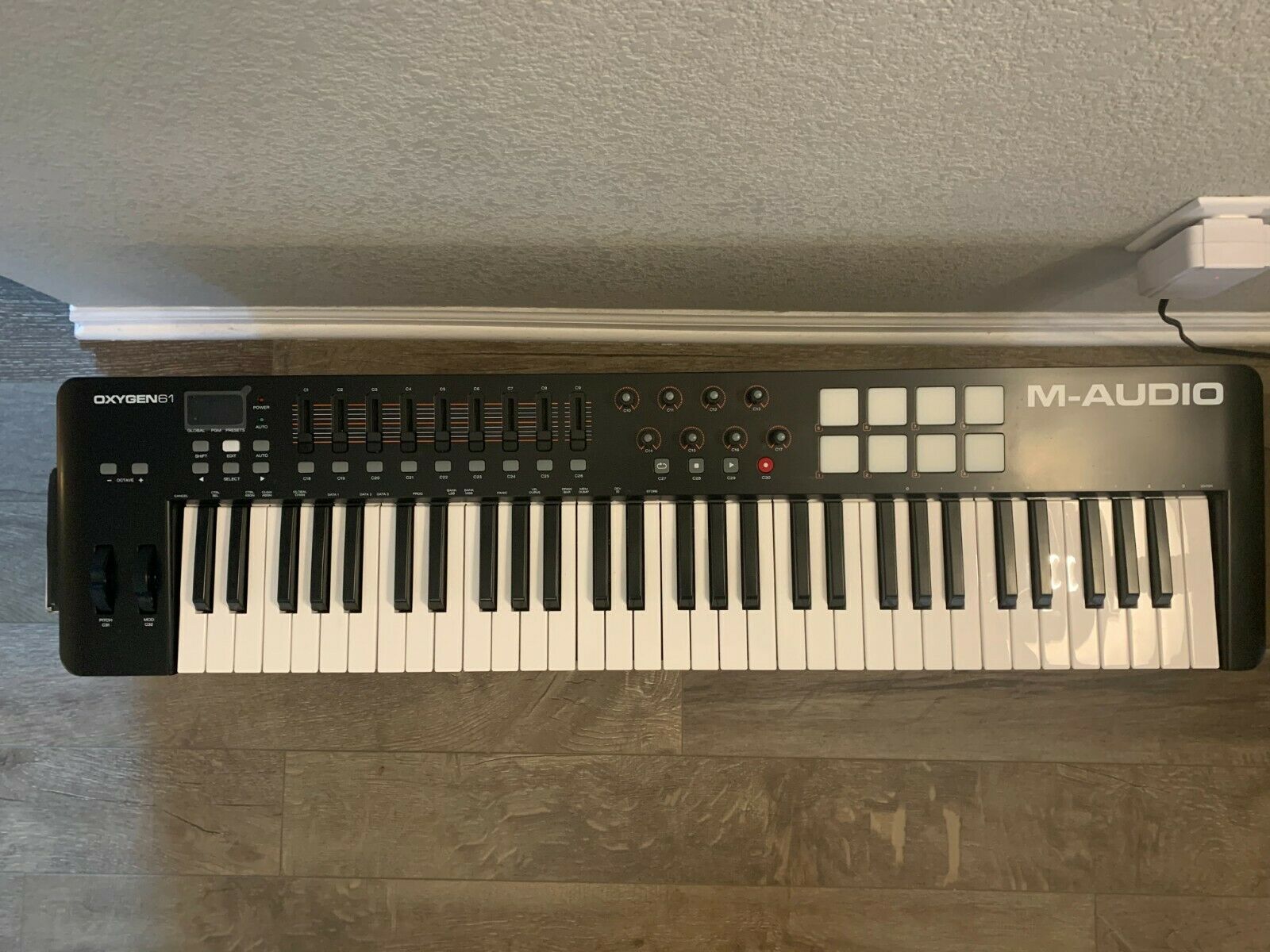 M-AUDIO OXYGEN 61 - Fresh Stock Dated October 2025