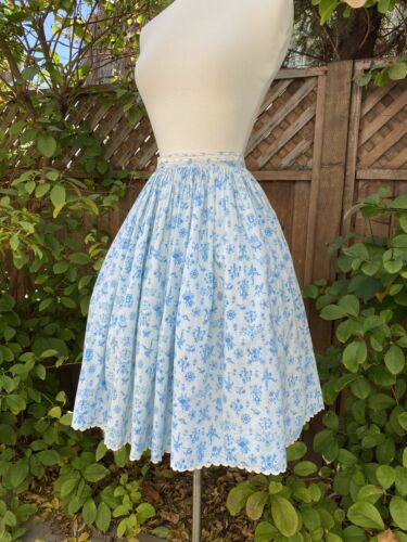 vintage 1950s blue novelty print cotton full skirt m - Fresh Stock Dated October 2025