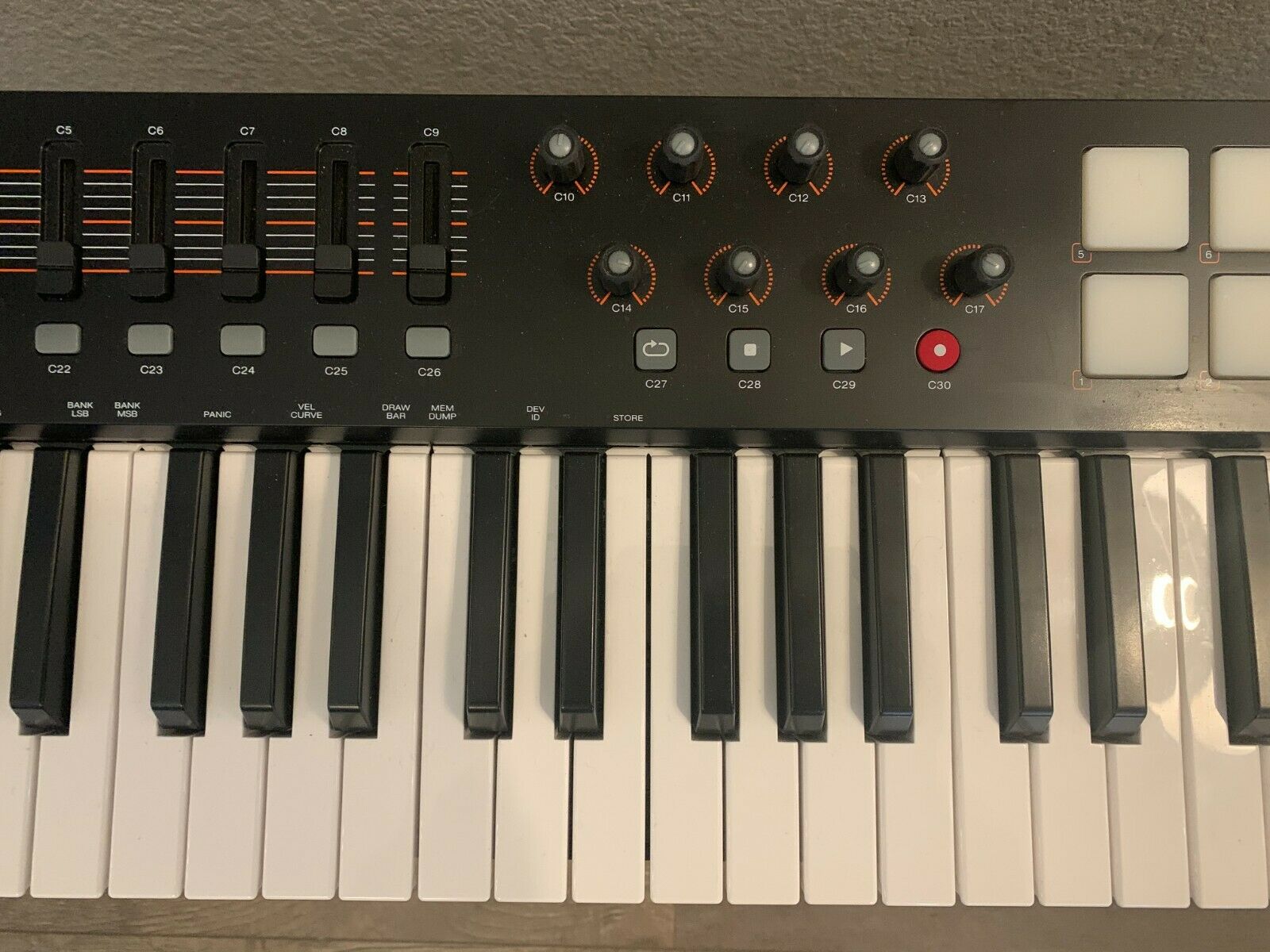 M-AUDIO OXYGEN 61 - Fresh Stock Dated October 2025