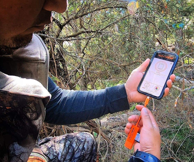 BoneView SD Card Reader for iPhone - New Corded Trail Camera Viewer Plays Deer - Fresh Stock Dated October 2025