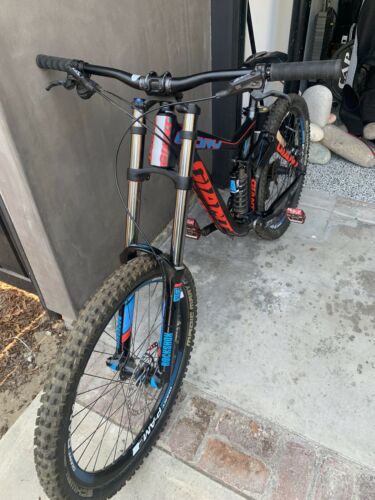 Giant Glory Downhill Bike Mint Condition. Nvr Ridden On Trails or Downhill - Fresh Stock Dated October 2025