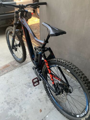 Giant Glory Downhill Bike Mint Condition. Nvr Ridden On Trails or Downhill - Fresh Stock Dated October 2025