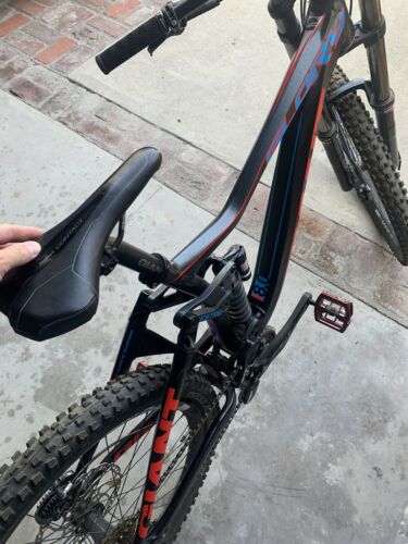 Giant Glory Downhill Bike Mint Condition. Nvr Ridden On Trails or Downhill - Fresh Stock Dated October 2025