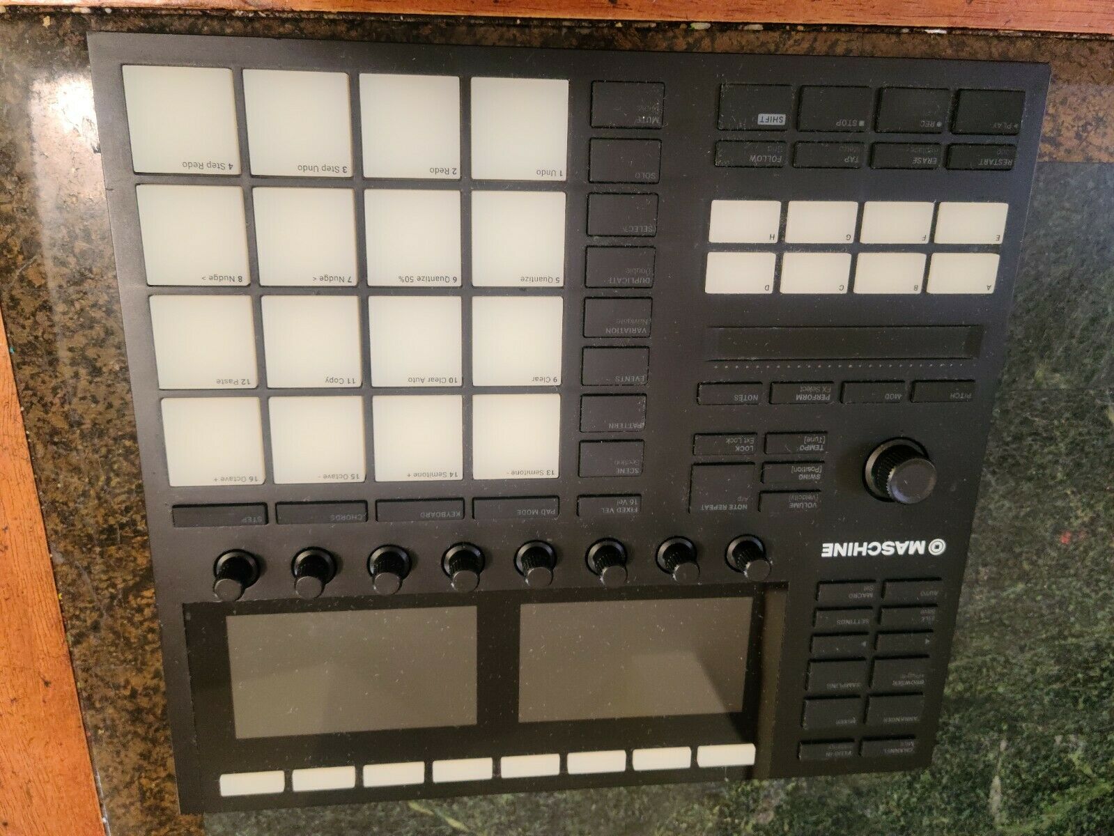 native instruments maschine mk3 drum controller NO SOFTWARE. Comes with USB - Fresh Stock Dated October 2025