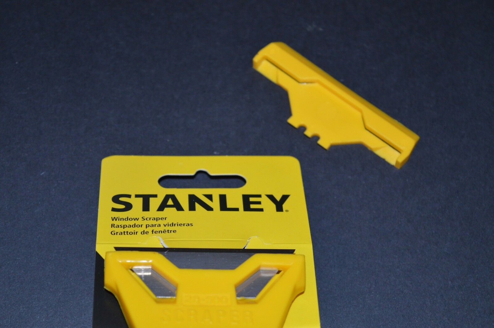 STANLEY WINDOW SCRAPER 28-593 Mirrors Tile Glass Painter Automotive Home 1 Blade - Fresh Stock Dated October 2025