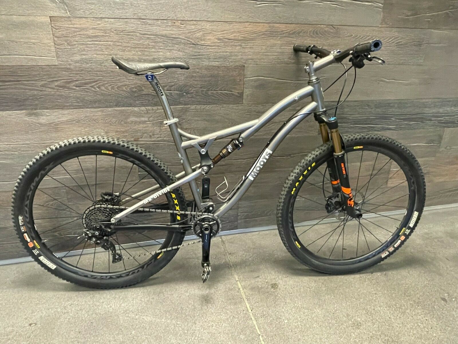 Moots Divide MX Titanium Full Suspension - Large - Fresh Stock Dated October 2025
